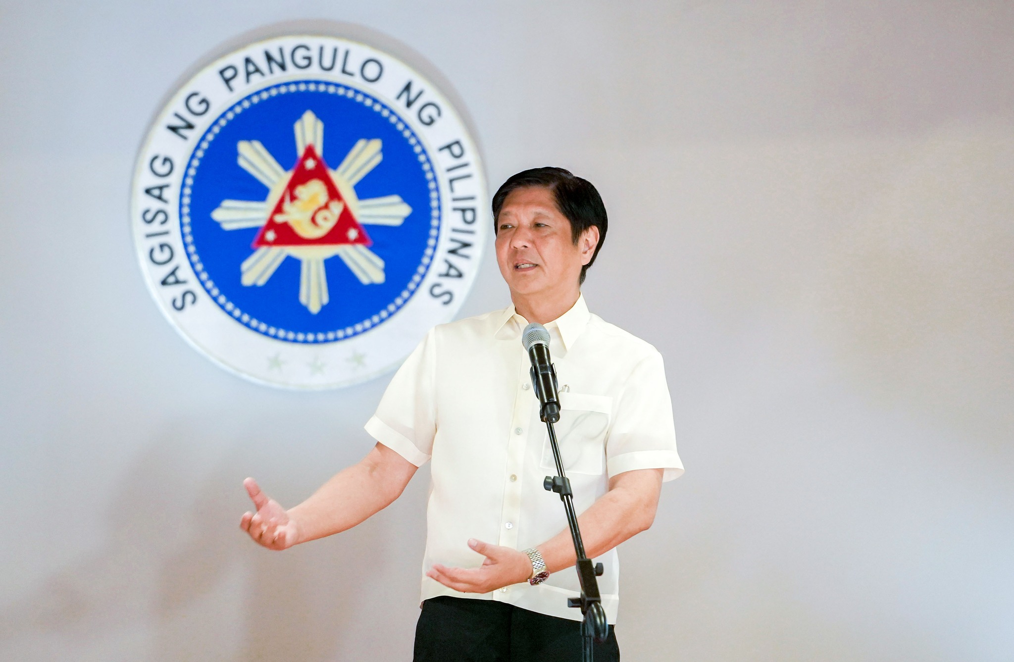 Hinikayat ni Marcos ang mamamayang Pilipino na isulong ang wikang ...